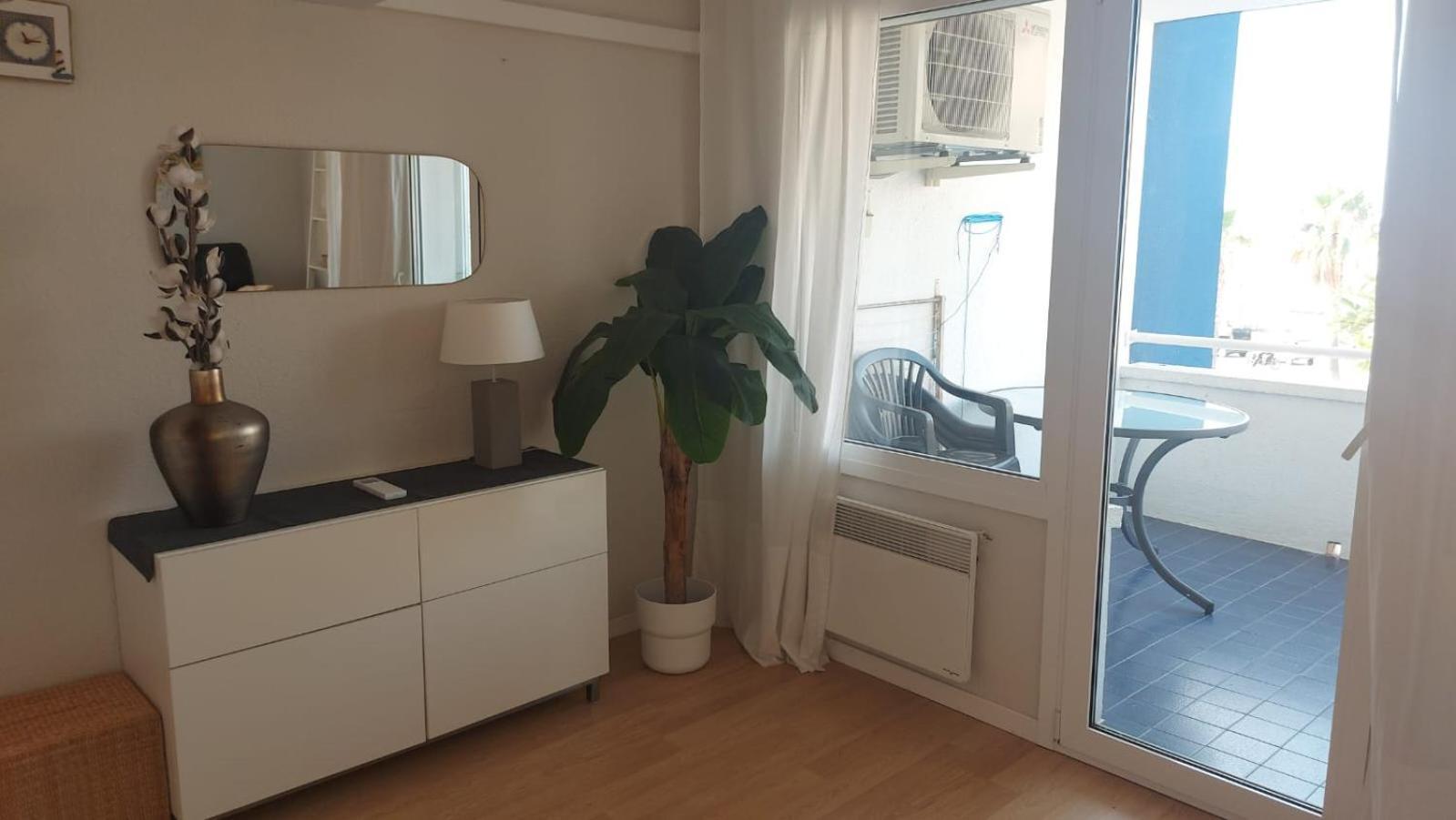 1ª Linea Reformado Y Frente Al Puerto Deportivo Firmamos Contrato Si El Cliente Lo Solicita Aunque Es Necesario Hacer La Reserva Para Poder Comunicarse Оспиталет де л'Инфант Екстериор снимка